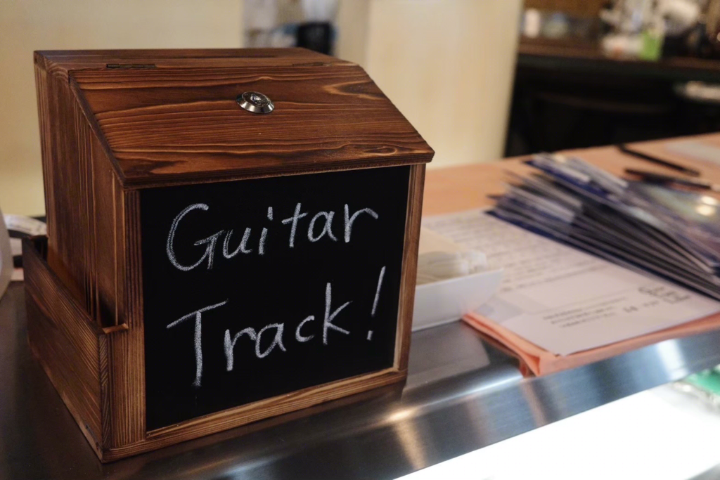 IMG_0785-shielded-robust-1024x683 【R42:WORKS】日常から生まれてくる楽曲の世界を、リスナーと一緒に探求していく